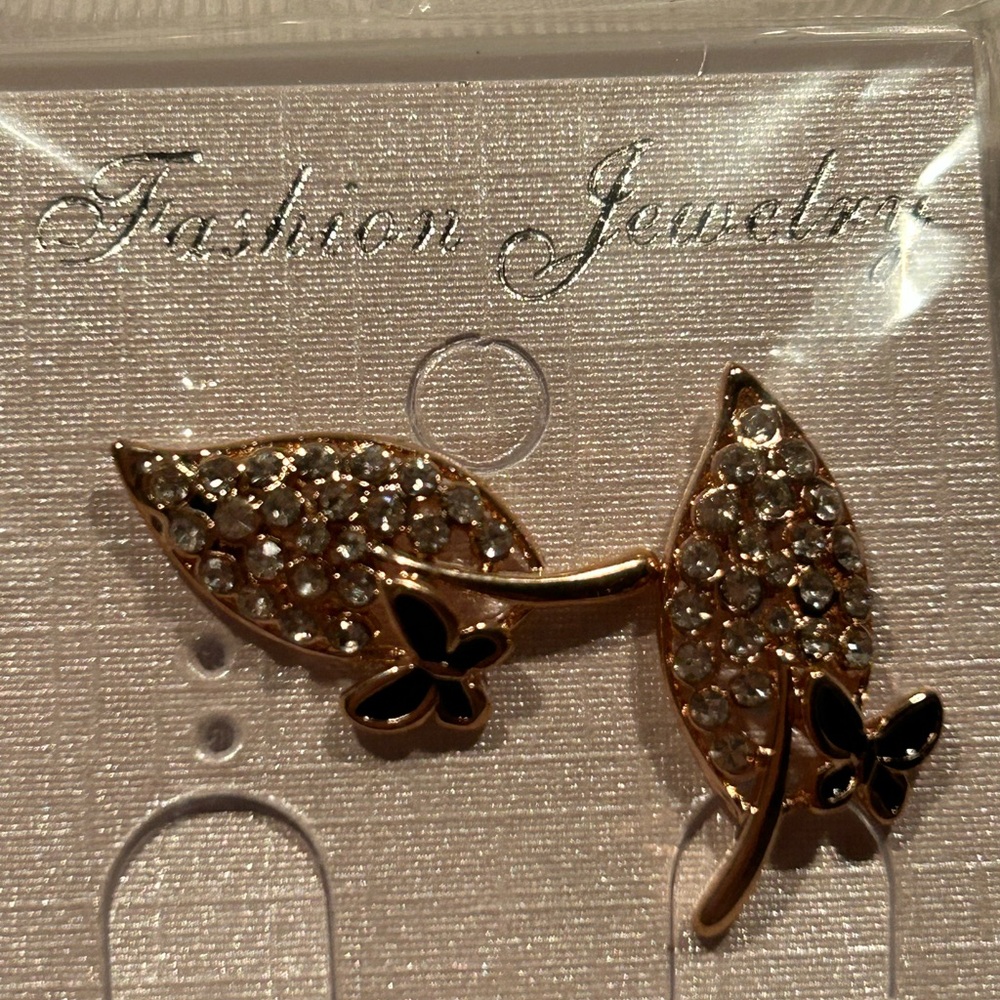 🦋3For$20🦋NWT Fashion Sparkling Gold and Silver Leaf Earrings